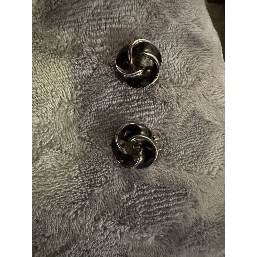 Vintage Black and Gold Toned Swirl Circle Clip On Earrings